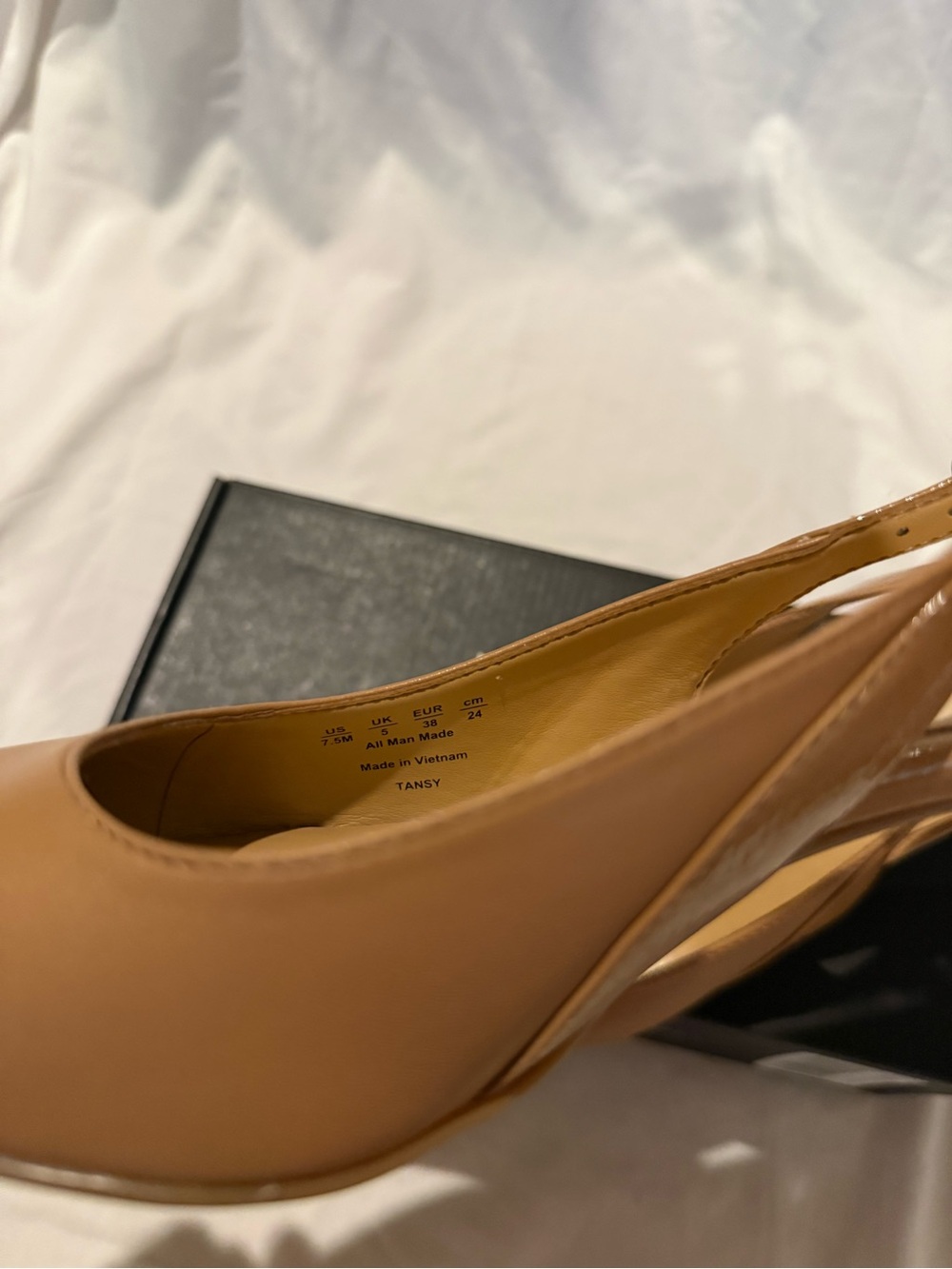 Naturalizer tansy cafe smooth buckle kitten
faux leather heels - Picture 6 of 8
